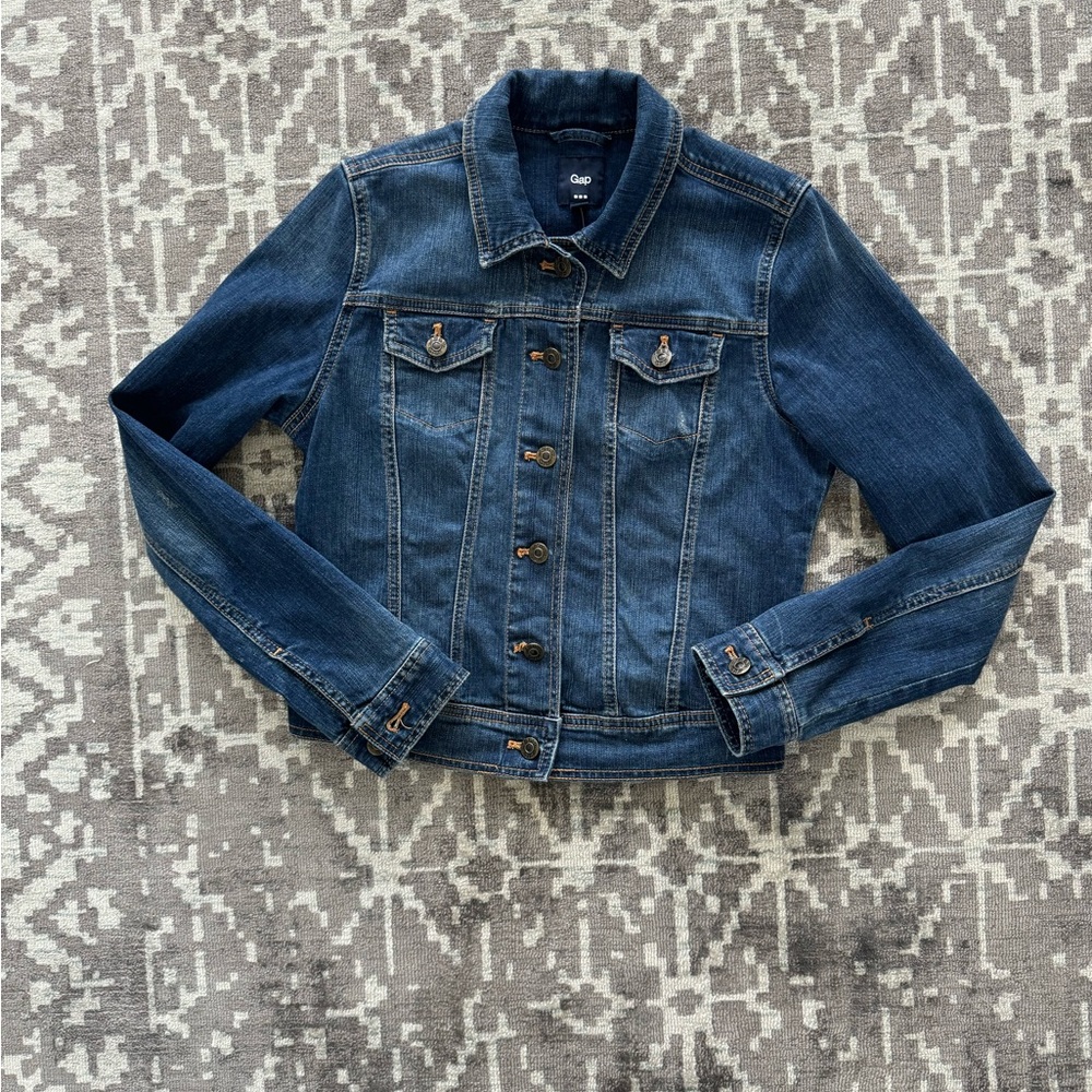 EUC Women's S Blue Denim Gap Jacket Button Down Collar 99% Cotton 1% spandex